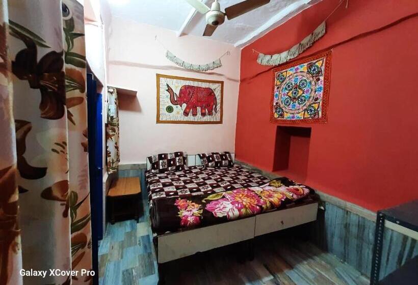 经济房, Shiva Guest House