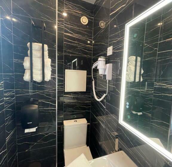 Номер Deluxe с Балконом, The Originals Boutique, Hôtel Le Marignan,le Havre Centre Gare