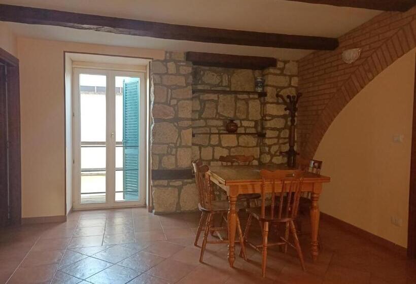 منزل غرفة نوم واحدة, Deattellis House Intero Appartamento