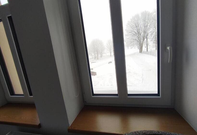 豪华房间, Poutní Dům