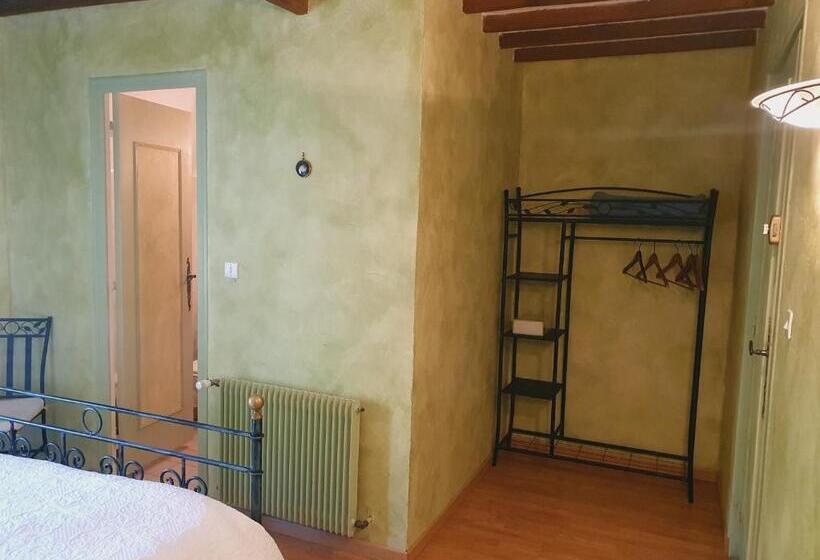 Номер Стандарт Вид на Сад, Ferme équestre & Chambres D Hôtes Gateau Stables Proche Guédelon