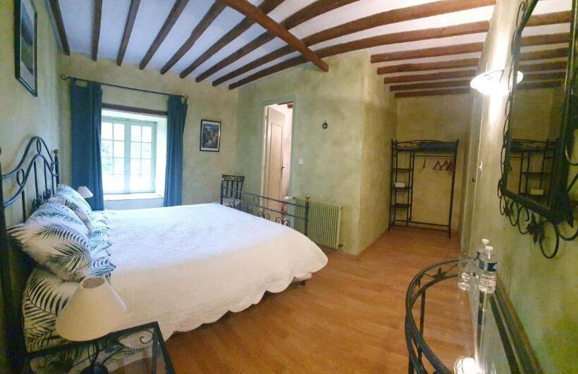 Номер Стандарт Вид на Сад, Ferme équestre & Chambres D Hôtes Gateau Stables Proche Guédelon