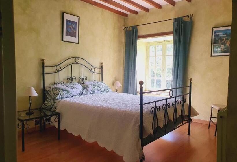 Номер Стандарт Вид на Сад, Ferme équestre & Chambres D Hôtes Gateau Stables Proche Guédelon