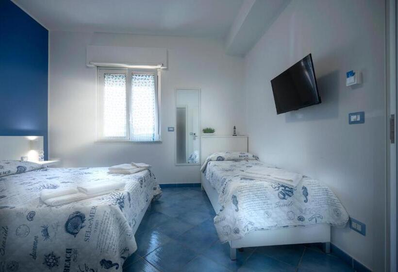 اتاق لوکس با تخت بزرگ, B&b Stella Marina