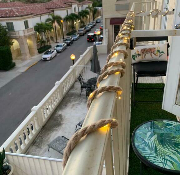 스탠다드 발코니 스튜디오, Palm Beach Historic Hotel With Juliette Balconies! 2 Blocks From Beach!