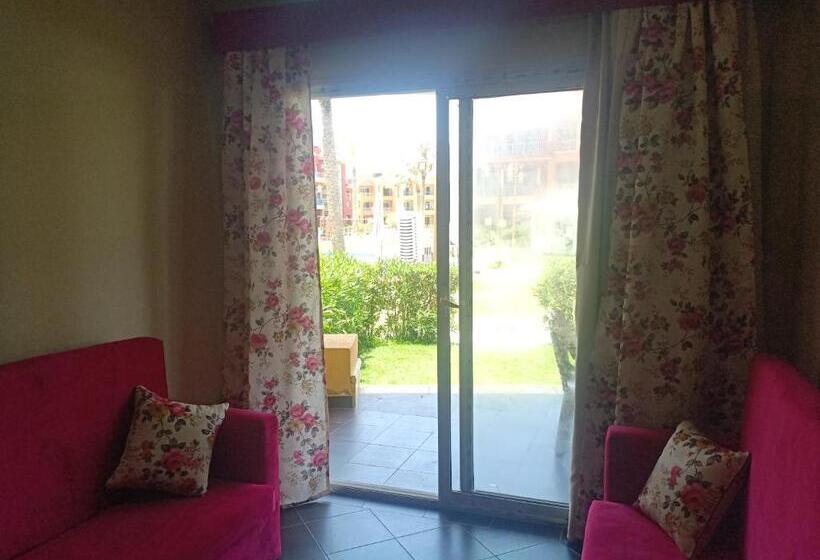 استودیو استاندارد با چشم‌انداز باغ, شاليهات بورتو مطروح فيو بحر Porto Matrouh Sea View Families Only