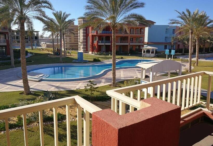 استودیو استاندارد با چشم‌انداز استخر, شاليهات بورتو مطروح فيو بحر Porto Matrouh Sea View Families Only
