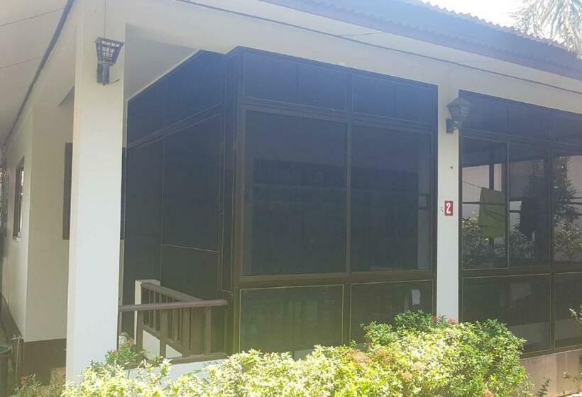 スタンダードバンガロー, Niracha Chaweng House
