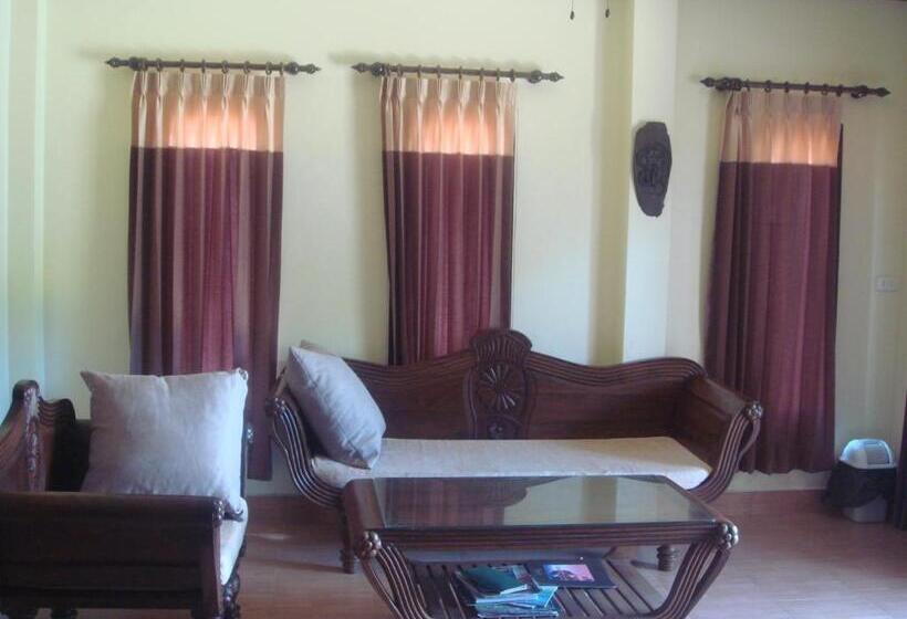 סטודיו משפחתי, Niracha Chaweng House