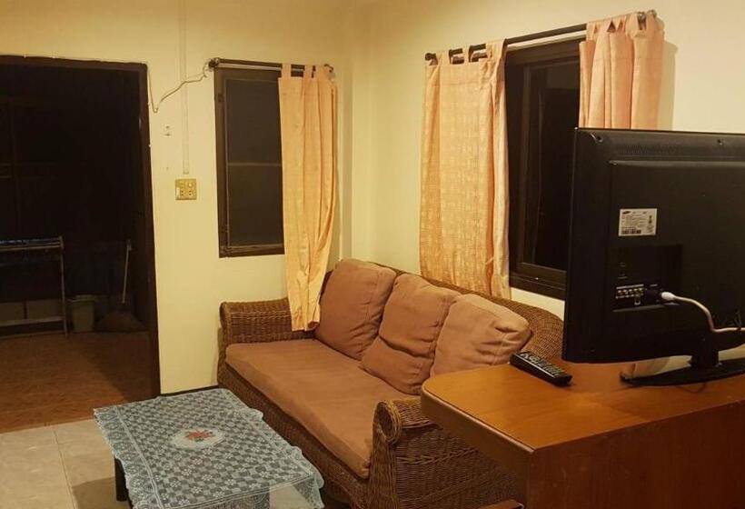 スタンダードバンガロー, Niracha Chaweng House