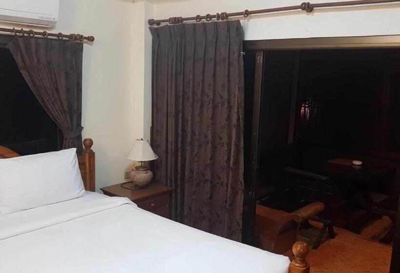 בקתה סטנדרטית, Niracha Chaweng House