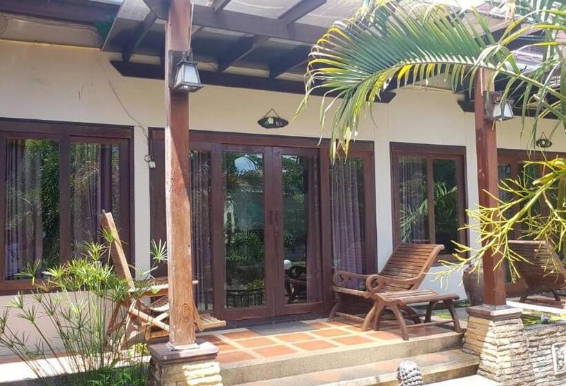 דירת חדר, Niracha Chaweng House