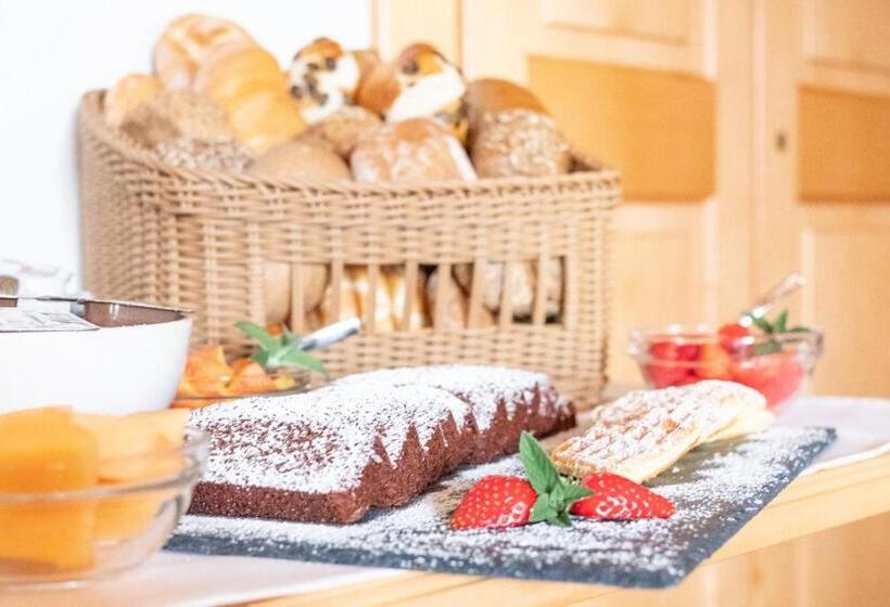 اتاق استاندارد چهار تخته, Garni Volgger