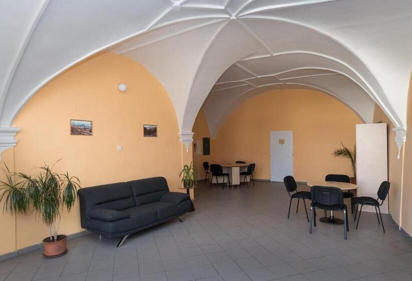 سوییت خانوادگی, Penzion Harvart