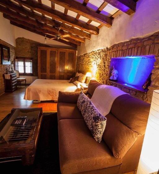 جناح جونيور, Mas Rabiol Costa Bravaempordaonly Adults