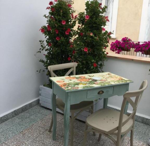 اتاق لوکس با بالکن, Casa 28