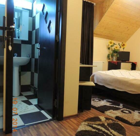 اتاق استاندارد با تخت بزرگ, Pensiunea Valea Cascadelor
