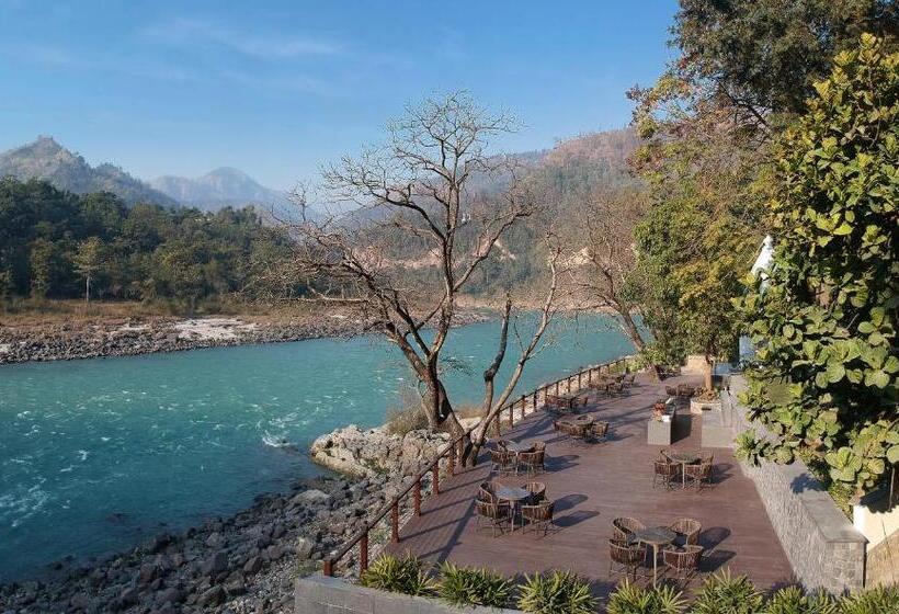 اتاق استاندارد با چشم‌انداز رودخانه, Neemrana S Glasshouse On The Ganges