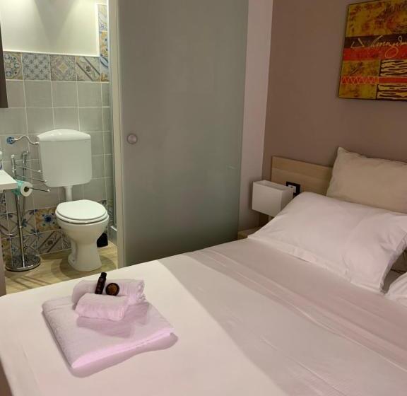 اتاق اکونومی, Domus Fieschi Rooms