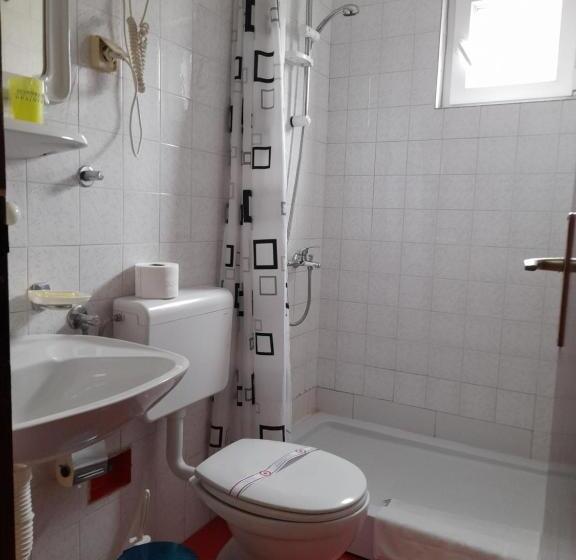 اتاق لوکس با تخت بزرگ, Rooms & Apartments Boskovic