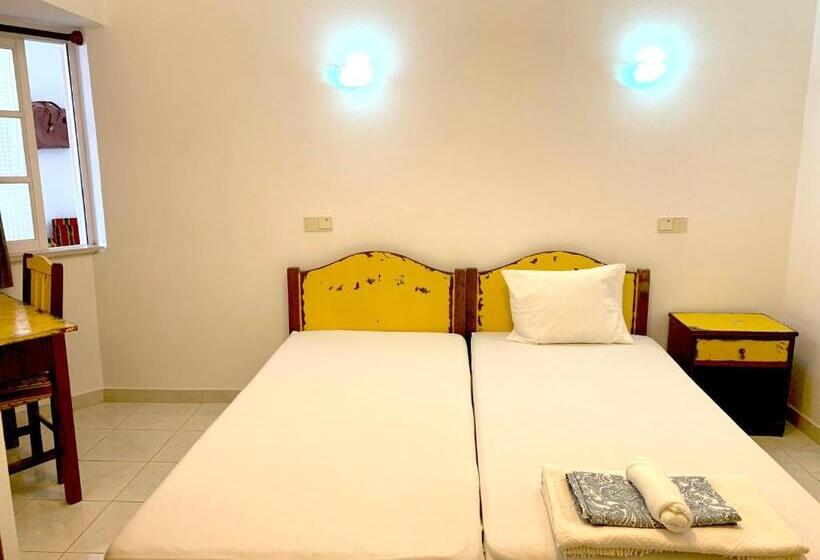 اتاق استاندارد, The Central Guesthouse