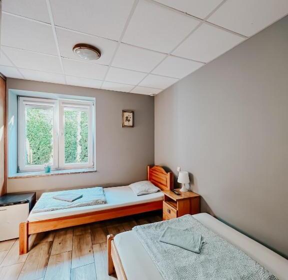 اتاق استاندارد سه نفره, Hostel Filip