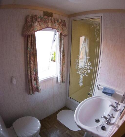 بانگلوی استاندارد, Hostel Filip