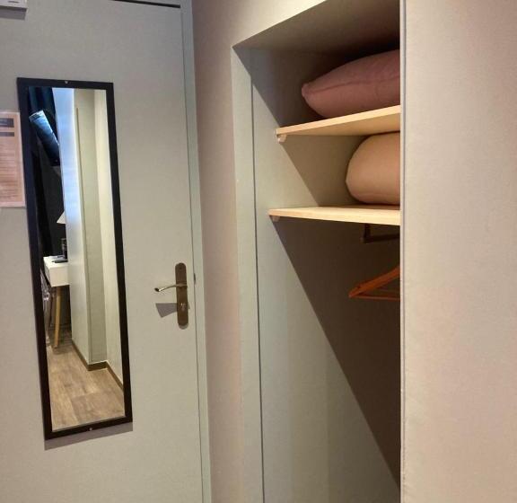 Номер Стандарт, Hôtel Du Commerce