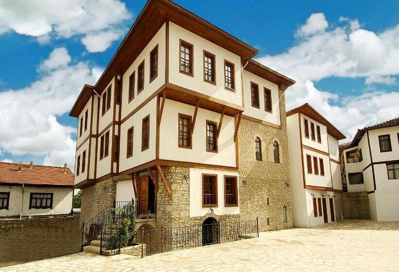 Номер Стандарт, Kardelen Konakları