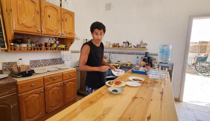 اتاق استاندارد یک نفره با چشم‌انداز دریا, Rayhana Guest House