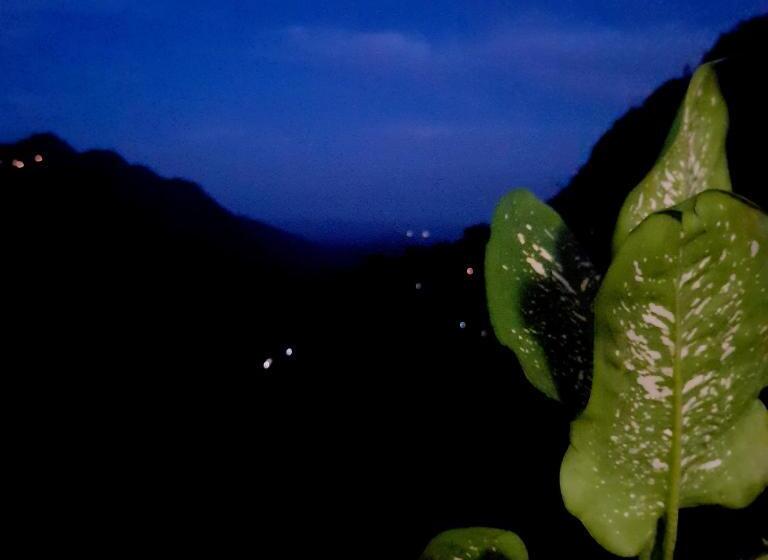 اتاق استاندارد با چشم‌انداز کوهستان, Seven Heaven