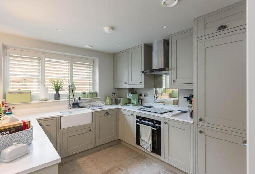 Casă 4 Dormitoare, Hilltop Snug Cosy Family Home In Bustling Town Of Pateley Bridge In The Yorkshire Dales   Book The C