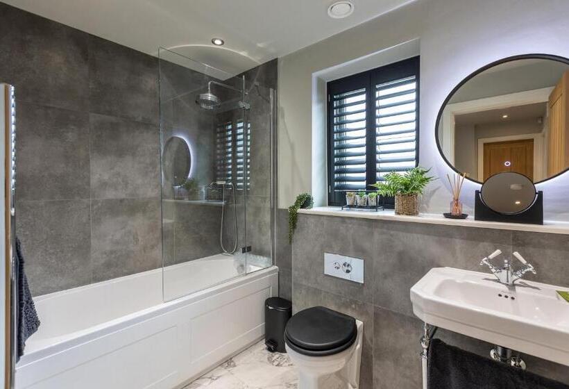 Casă 1 Dormitor, Hilltop Snug Cosy Family Home In Bustling Town Of Pateley Bridge In The Yorkshire Dales   Book The C