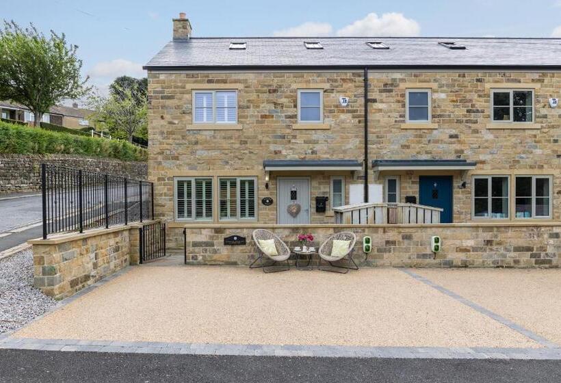 Casă 2 Dormitoare, Hilltop Snug Cosy Family Home In Bustling Town Of Pateley Bridge In The Yorkshire Dales   Book The C