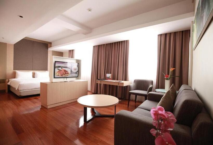 Люкс, Swissbelinn Airport Jakarta