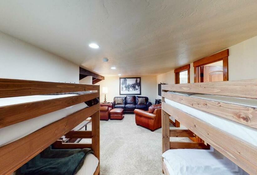 Дом 4 Спальни, Longbranch Condo #301