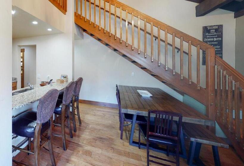 Дом 4 Спальни, Longbranch Condo #301