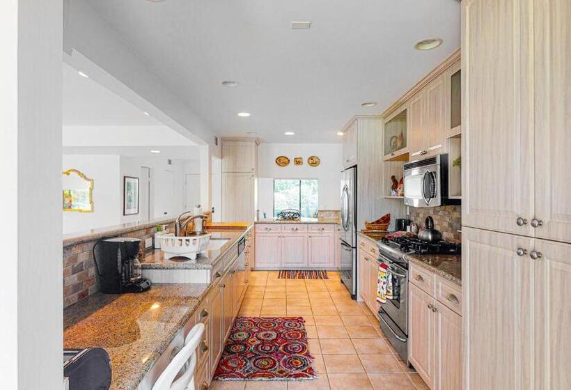 Huoneisto 2 Makuuhuonetta, Midtown Mountain View Villa
