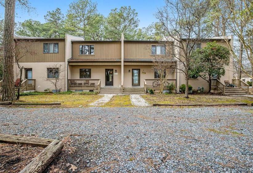 Апартаменты 2 Спальни, Villas Of Bethany West     796 Salt Pond Circle Unit B