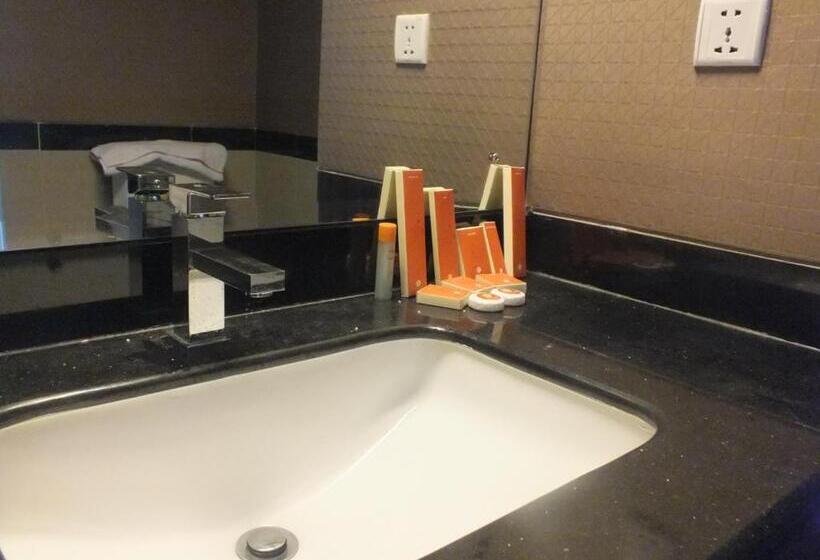 Номер Superior, Cavinton Hotel Malioboro Yogyakarta By Tritama Hospitality
