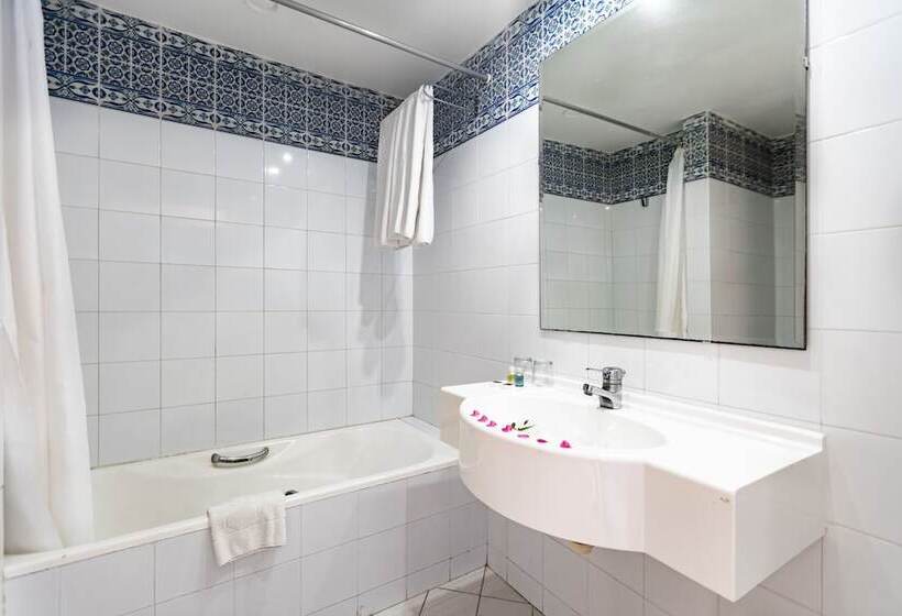 Четырехместный Номер Стандарт, Venice Beach  Families And Couples Only