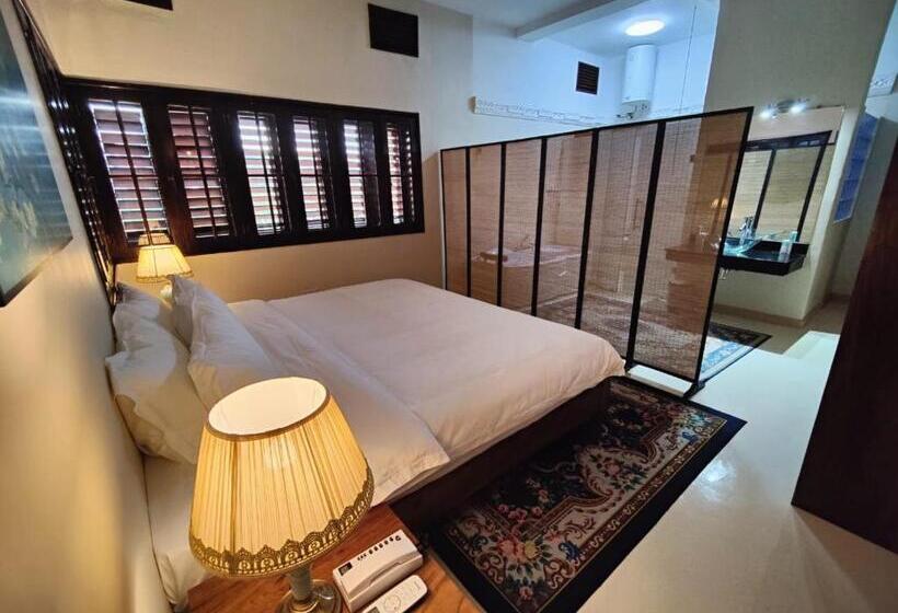 سوییت اجرایی, Yushili Hotel Kampala