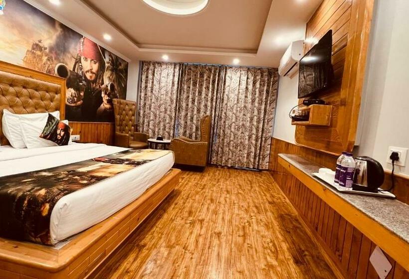 스탠다드 룸 킹사이즈 침대, Smuggler Resort Near Khatusham & Hadimba Temple With Parking & Swimming Pool