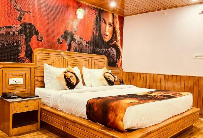 디럭스 룸, Smuggler Resort Near Khatusham & Hadimba Temple With Parking & Swimming Pool
