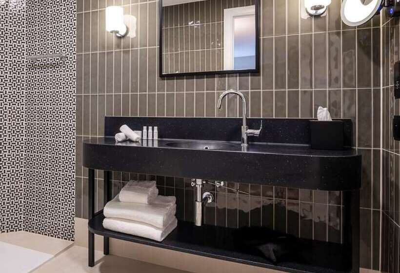 Люкс Кровать Кинг, Hilton Southampton   Utilita Bowl