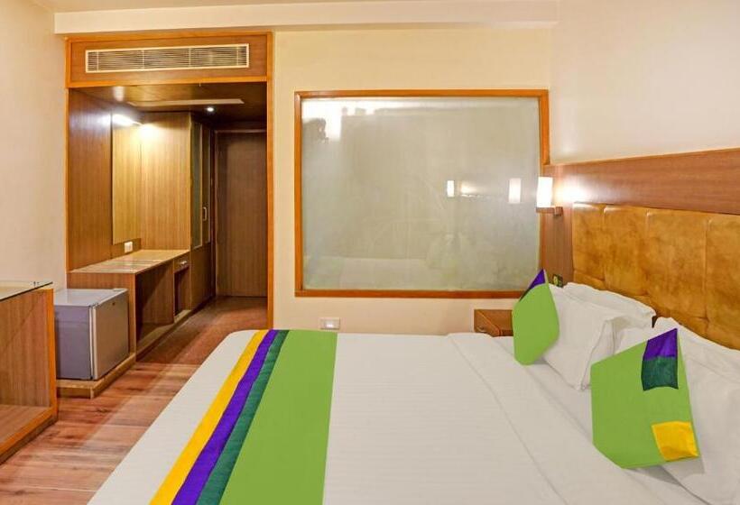 Standard Room, Treebo The Royal Cm, 4 Km From City Palace