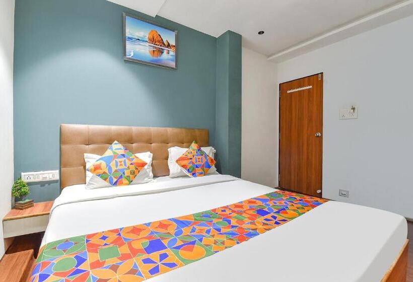 デラックスルーム, Fabhotel Nidhivan, Udhna Junction