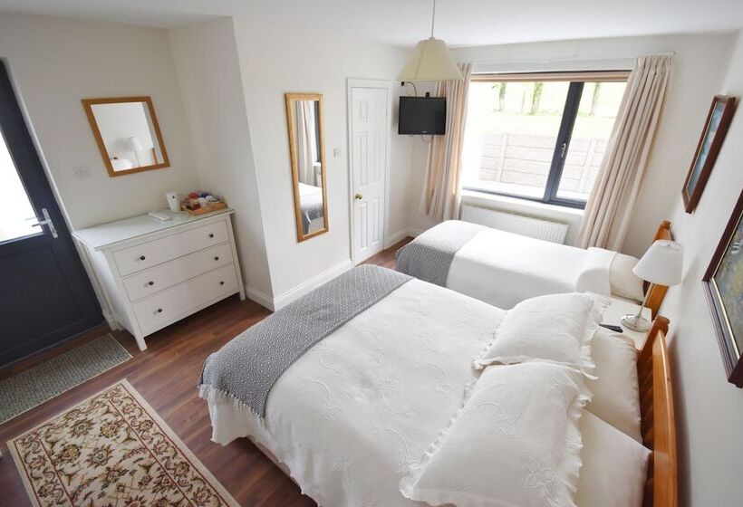 Семейный Номер, Knights Haven B&b