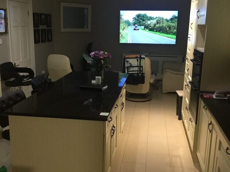 Семейный Номер, Knights Haven B&b