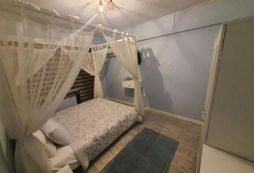 Номер Стандарт с Балконом, Beyazev Buti̇k Otel Maşuki̇ye